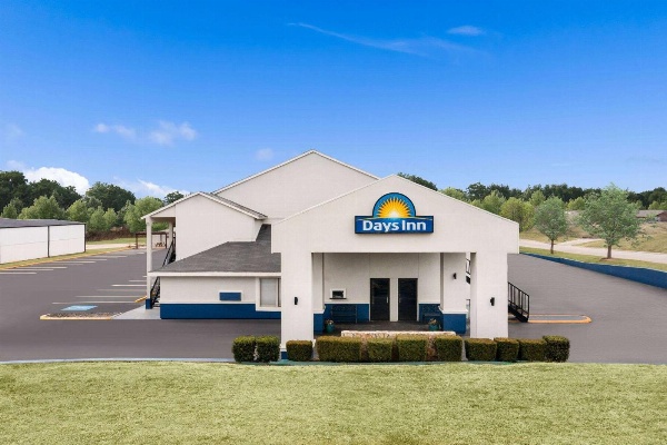 Days Inn by Wyndham Ardmore image 2