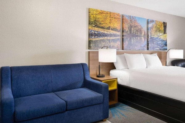 Days Inn by Wyndham Ardmore image 23