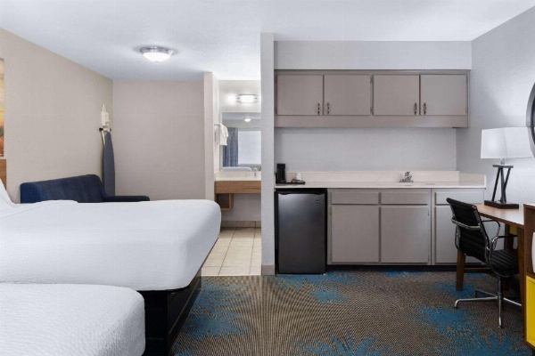 Days Inn by Wyndham Ardmore image 28