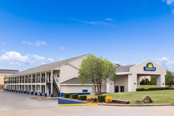 Days Inn by Wyndham Ardmore image 3
